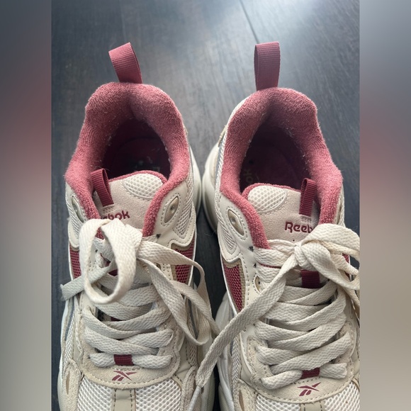 Reebok Royal Charge Running Shoes (size 7.5 W) - Picture 6 of 11